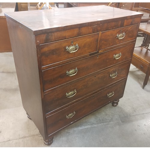 134 - A George III mahogany chest of drawers