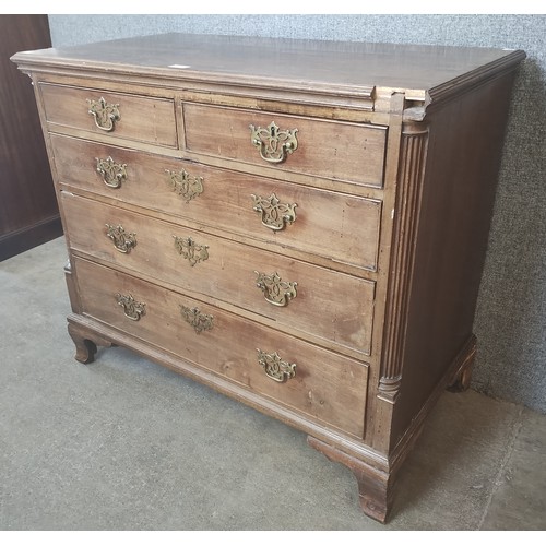 138 - A George III mahogany chest of drawers