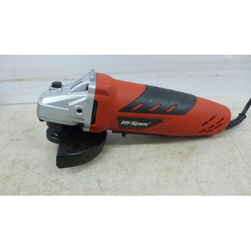 2066 - A quantity of power tools including  - A Dremel 395 type 5 rotary tool 21/ov in case, Black and Deck... 