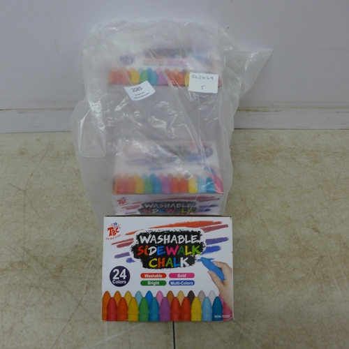 2085 - 4 boxes of 24 washable pavement chalks