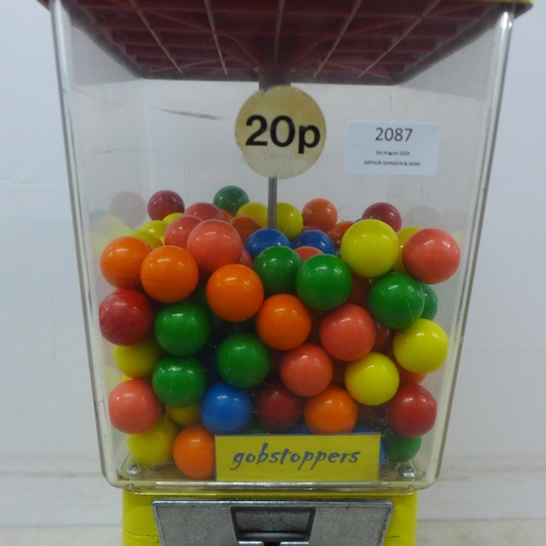 2087 - A vintage Eagle sweet dispenser with key