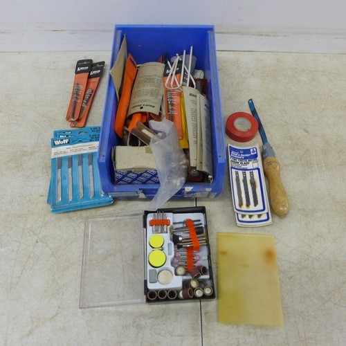 2097 - A 5 draw workshop cabinet with a linn bin and Leister tool case of tools