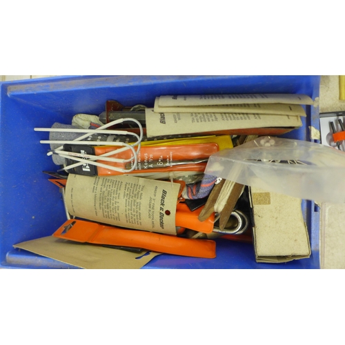 2097 - A 5 draw workshop cabinet with a linn bin and Leister tool case of tools