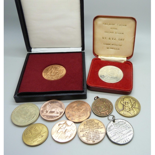 1033 - A collection of medallions including commemorative