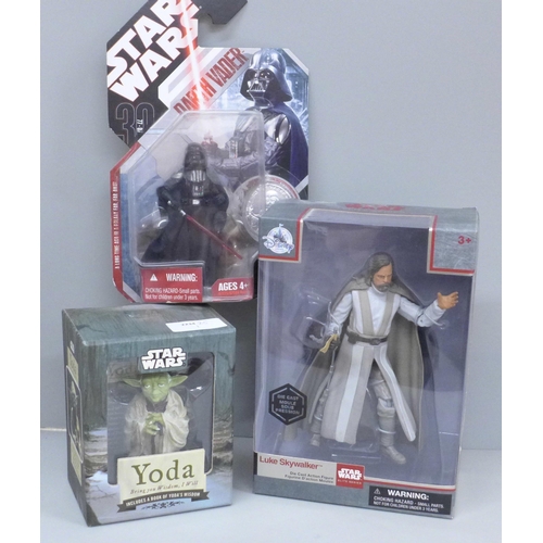 625 - Star Wars, a collection of three original character figures in their original and sealed packaging; ... 