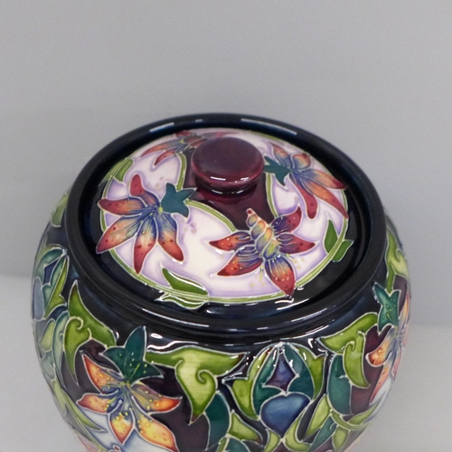 633 - A 2002 Moorcroft lidded jar, 15cm