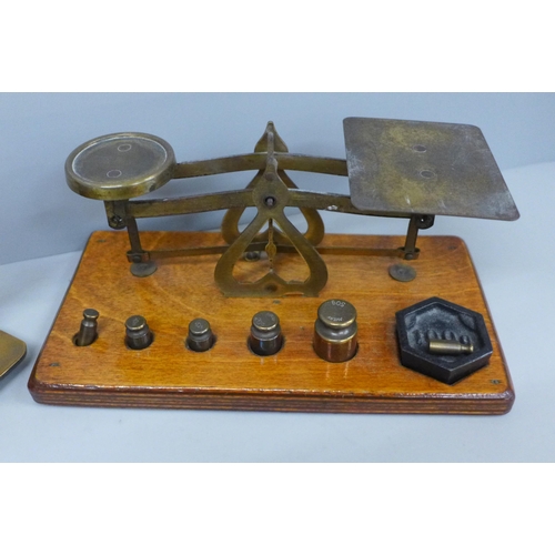 640 - A set of postal scales, a brass ashtray stand and a brass cigarette box