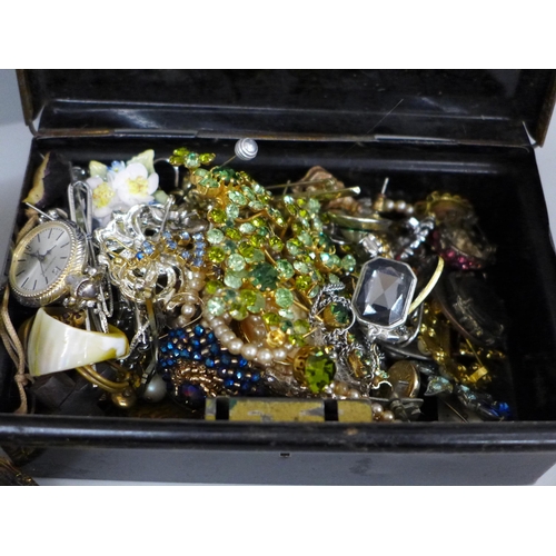 646 - Three boxes of costume jewellery