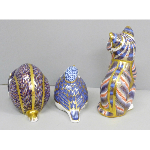 652B - Three Royal Crown Derby paperweights with silver stoppers; cat, badger and robin