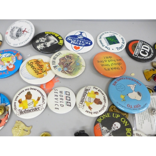 659 - A collection of badges