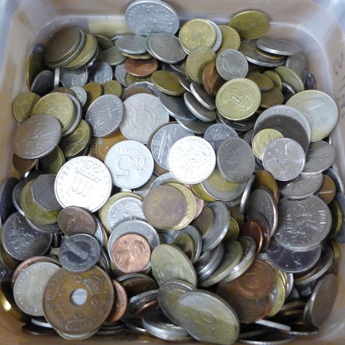 694 - A plastic tub of foreign coins, 6.8kg