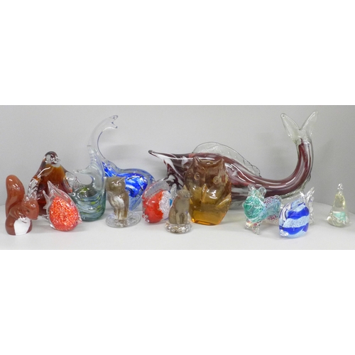 697 - A collection of twelve glass animals and fish