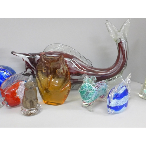 697 - A collection of twelve glass animals and fish