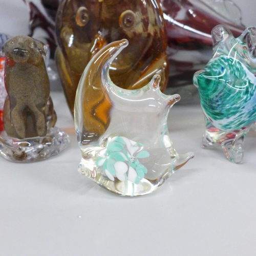 697 - A collection of twelve glass animals and fish