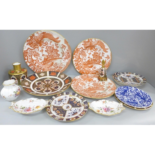 700 - A Royal Crown Derby 1128 pattern vase, candle snuff, dish and tea plate and other Royal Crown Derby,... 