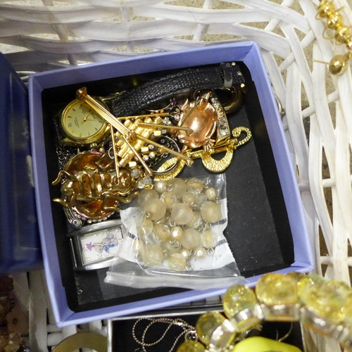 708 - A box of costume jewellery