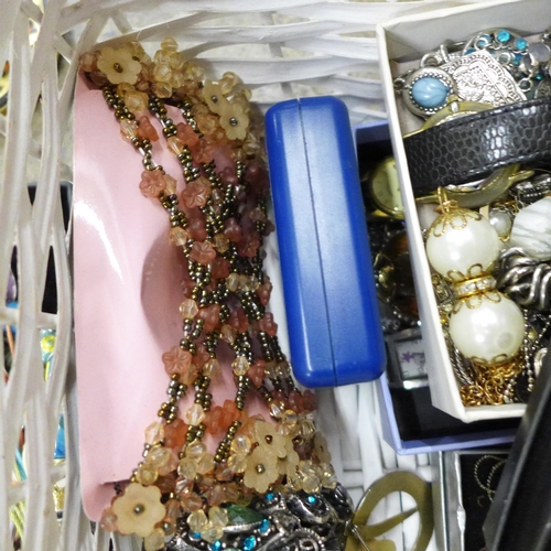 708 - A box of costume jewellery