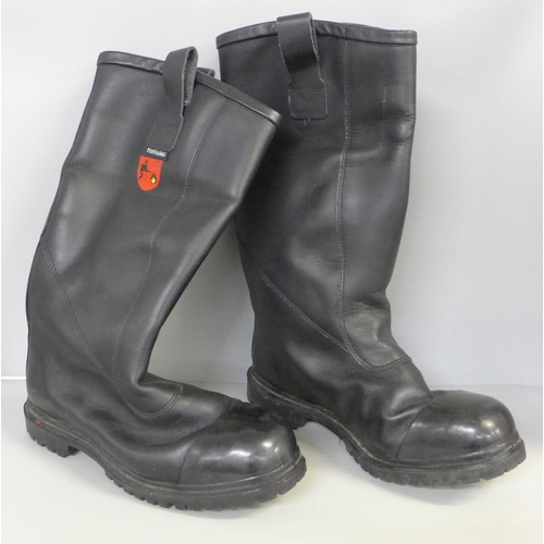 734 - A pair of Samson Goretex lined leather boots, steel toe caps, size 10