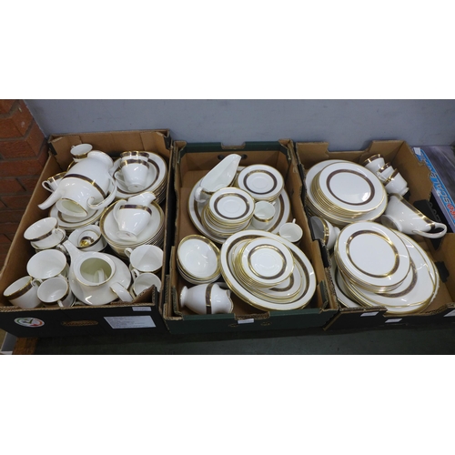 772 - An extensive collection of Royal Doulton Harlow tea and dinnerwares including dinner, side and tea p... 