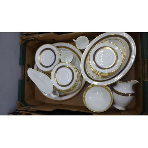 772 - An extensive collection of Royal Doulton Harlow tea and dinnerwares including dinner, side and tea p... 