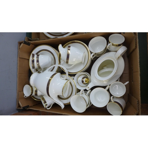 772 - An extensive collection of Royal Doulton Harlow tea and dinnerwares including dinner, side and tea p... 