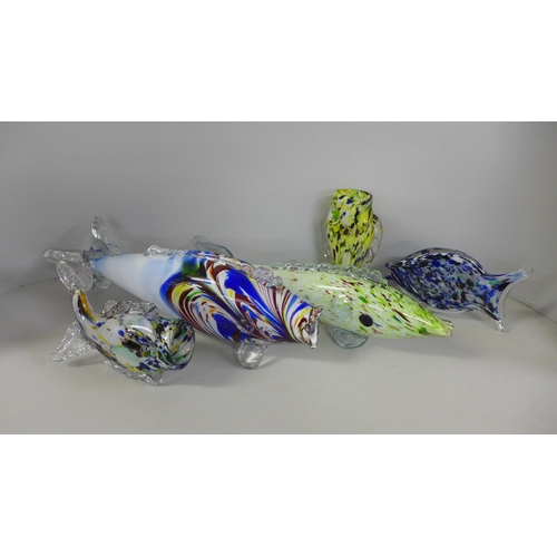 775 - Five coloured glass fish