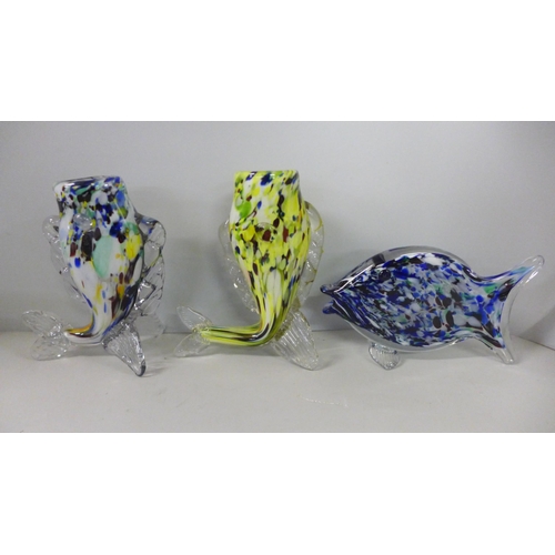 775 - Five coloured glass fish