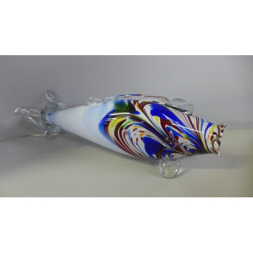 775 - Five coloured glass fish