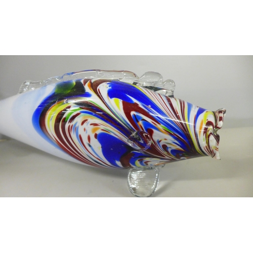 775 - Five coloured glass fish