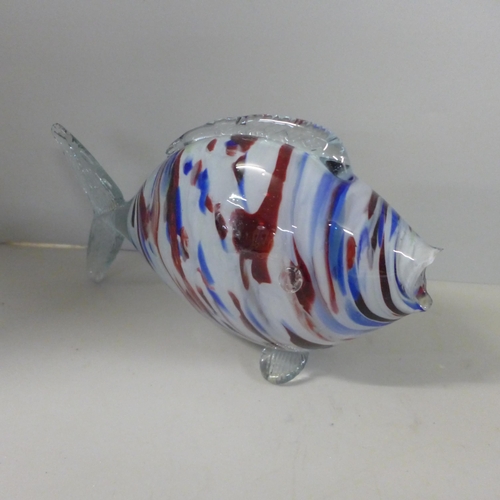 789 - Five Murano coloured glass fish **PLEASE NOTE THIS LOT IS NOT ELIGIBLE FOR IN-HOUSE POSTING AND PACK... 