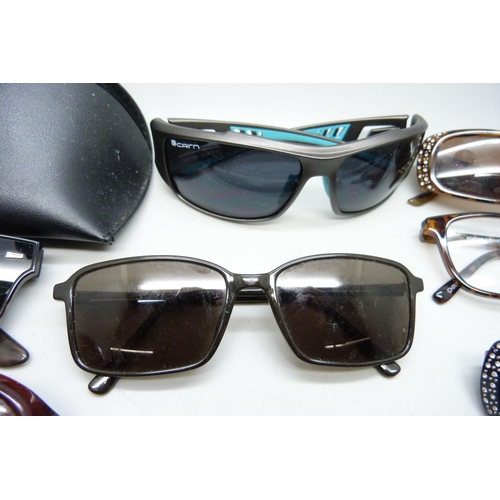 814 - A pair of Ray-Ban sunglasses and other sunglasses/spectacles