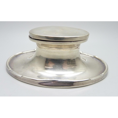 832 - A silver Walker & Hall ink stand, gross weight 350g