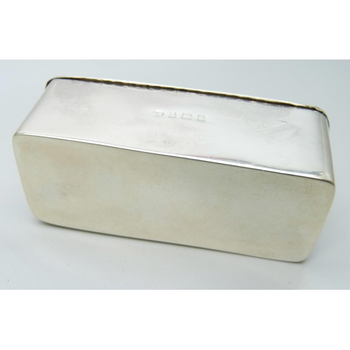 839 - An Edward VII silver tobacco box, Birmingham 1902, 53g