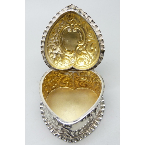 842 - A Victorian silver heart shaped box with gilt interior, Birmingham 1893