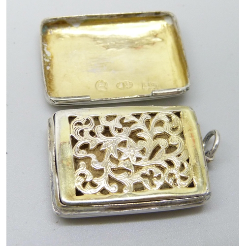 845 - A William IV silver vinaigrette, Birmingham 1830, Thomas Freeman, hinges require repair