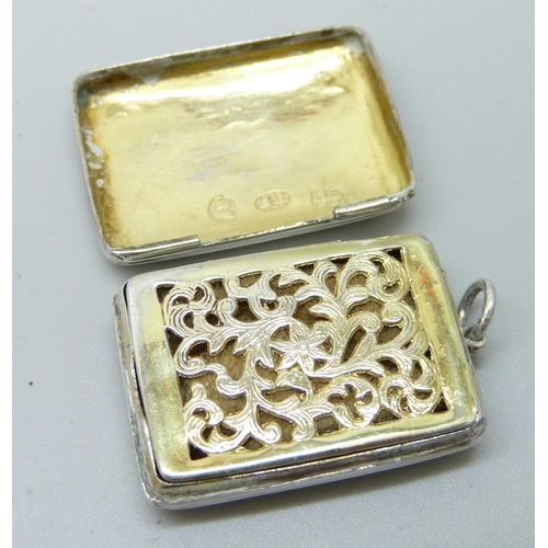 845 - A William IV silver vinaigrette, Birmingham 1830, Thomas Freeman, hinges require repair