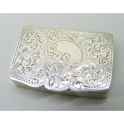 846 - A silver snuff box, Birmingham 1910