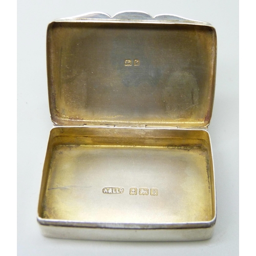 846 - A silver snuff box, Birmingham 1910