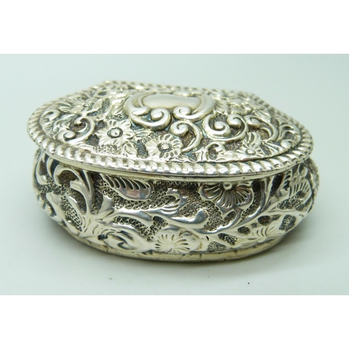 847 - An Edwardian silver box, Birmingham 1901