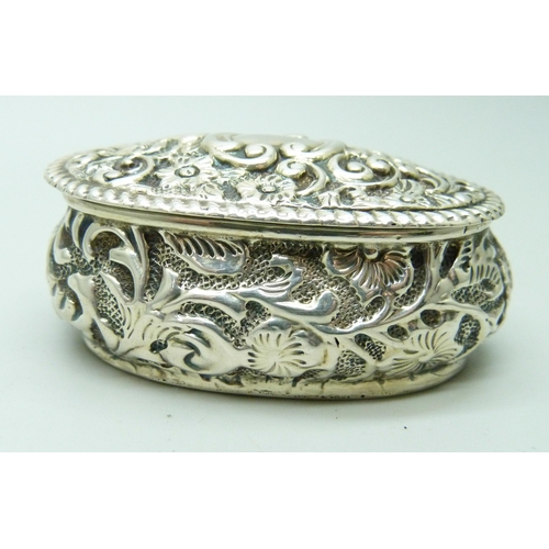 847 - An Edwardian silver box, Birmingham 1901