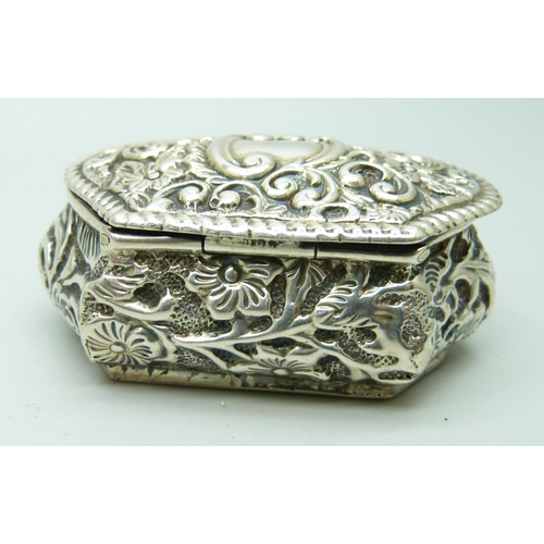 847 - An Edwardian silver box, Birmingham 1901