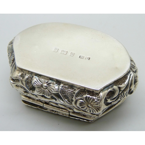 847 - An Edwardian silver box, Birmingham 1901