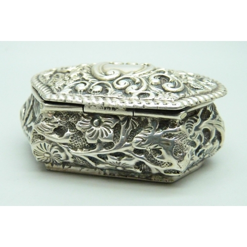 847 - An Edwardian silver box, Birmingham 1901