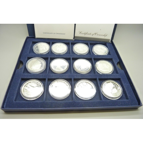 867 - Twelve silver £5 commemorative coins, Great Battles, Lest We Forget and one RAF, each 28.28g