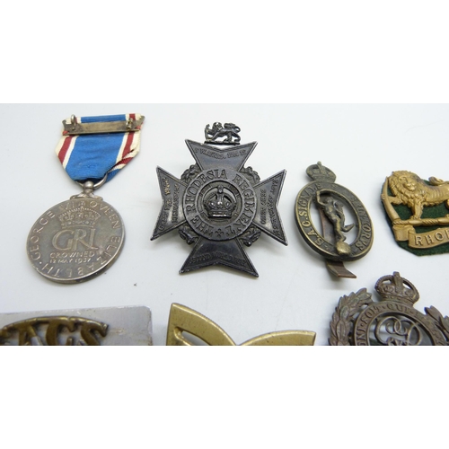 871 - Rhodesia military badges and two medals