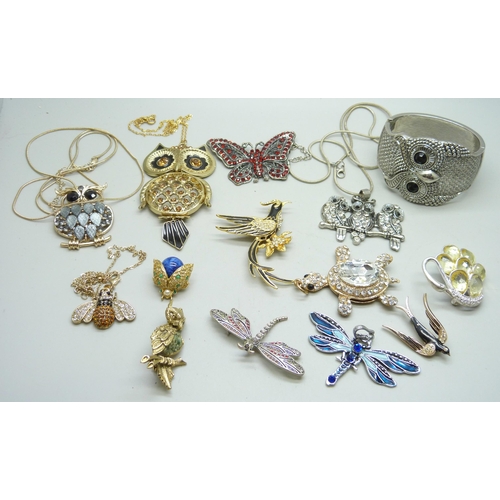 879 - A collection of animal and bird themed jewellery