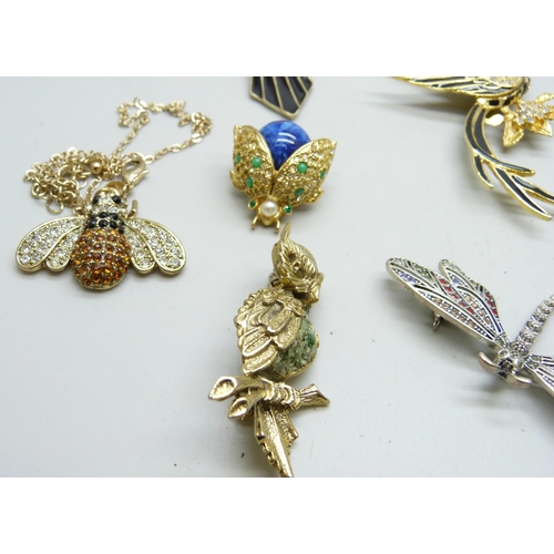 879 - A collection of animal and bird themed jewellery