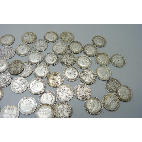 895 - Fifty 3d coins, 68.9g, all pre 1920