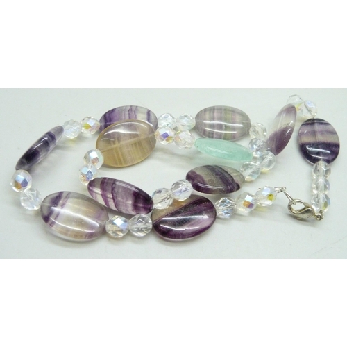 915 - A silver and fluorite necklace and an agate bracelet