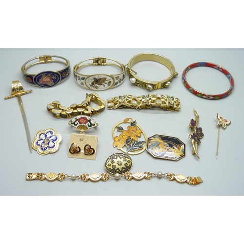 916 - A collection of Toledo and cloissone jewellery